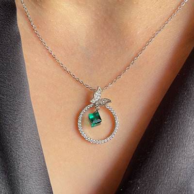 گردنبند مکعب سبز