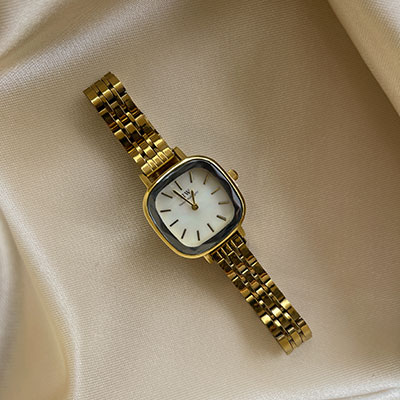 ساعت دنیل بند طلایی صفحه سفید