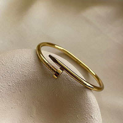 بنگل استیل کارتیه میخی طلایی