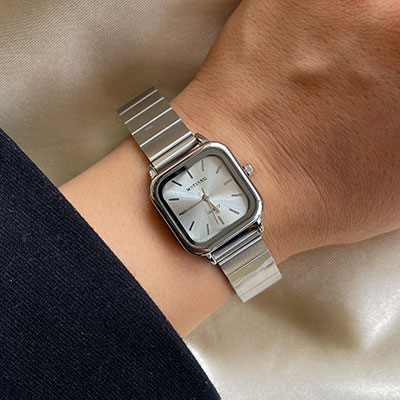 ساعت اچنجی صفحه سفید