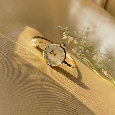 ساعت طلایی گوچی بنگلی مرواریدی