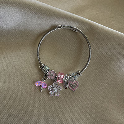 دستبند پاندورا با آویز گل قلب صورتی