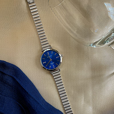 ساعت کوشی صفحه آبی