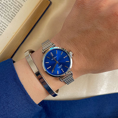 ساعت کوشی صفحه آبی