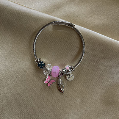 دستبند پاندورا با چارم پروانه صورتی