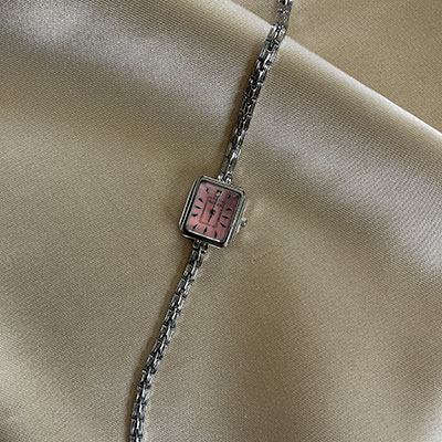 ساعت گوچی صفحه مربعی صورتیصورتی