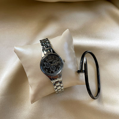 ساعت هانگری صفحه مشکی